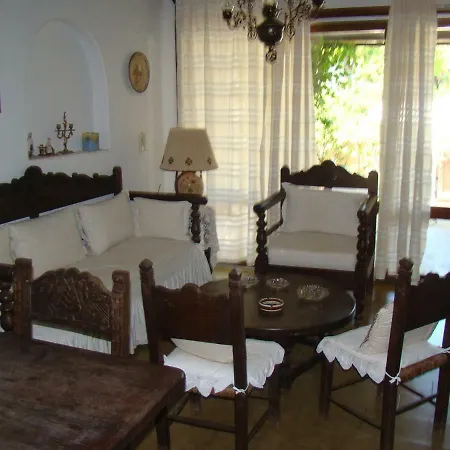 235 . Eparchiaki Odos Ermionis -galatas Apartment